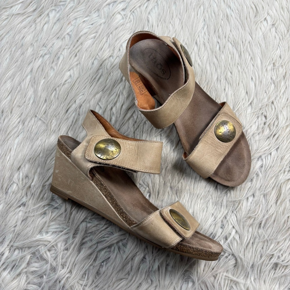 Taos Women's 8.5 Tan Leather Carousel 3 Wedge Sandals Boho Artsy Festival Summer